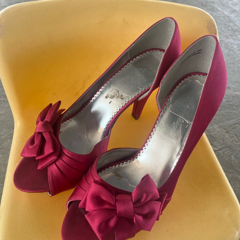 Elegant Red Peep-Toe Heels with Bow